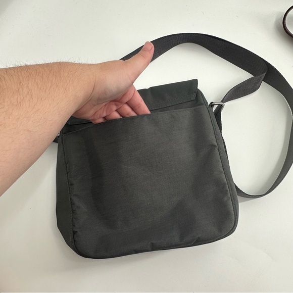 Baggallini Beijing Cross-Body Bag in Grey with Pink Lining Travel Bag - Picture 5 of 6